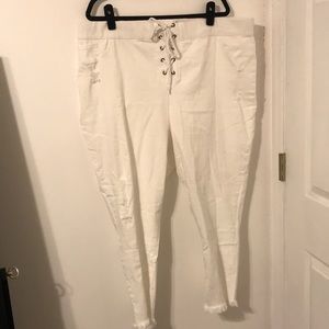 NWT! Plus size denim Capri jeans